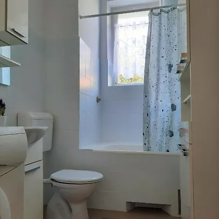 Spacious Apartment Near Old Town