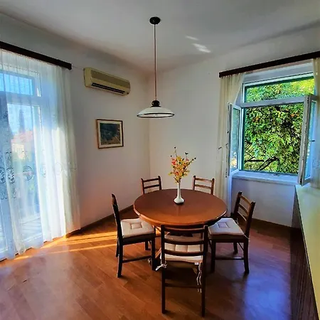 Spacious Near Old Town Apartment Split