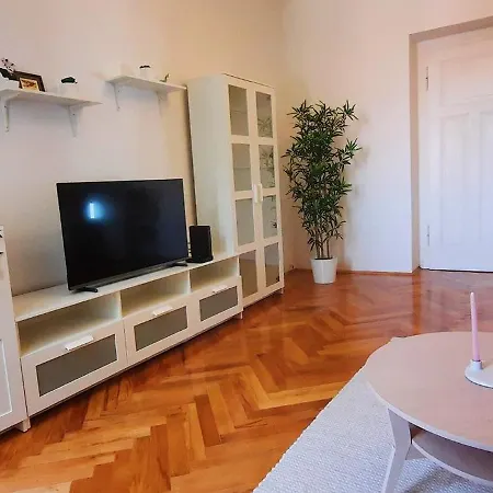Apartment Spacious Apartment Near Old Town