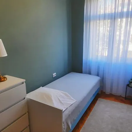 Spacious Apartment Near Old Town