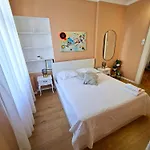 Spacious Near Old Town Apartment *