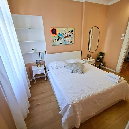 Spacious Near Old Town Apartmán *