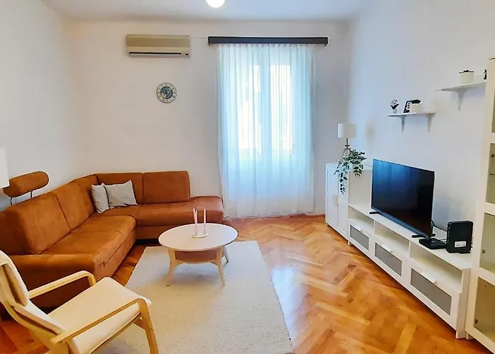 Spacious Near Old Town Спліт