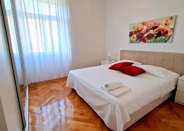 Spacious Near Old Town *