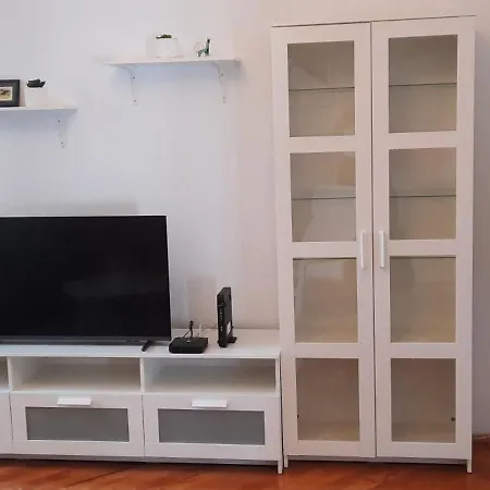 Spacious Near Old Town شقة سبليت