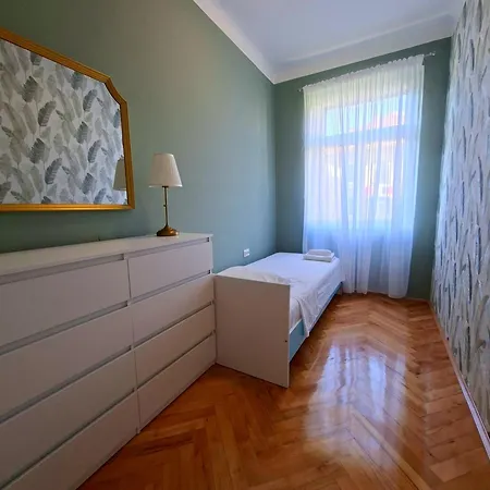 Spacious Near Old Town سبليت
